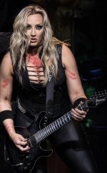  Nita Strauss (2).jpg
